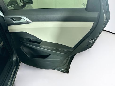 Used 2025 Volkswagen Taos SE FWD image 28