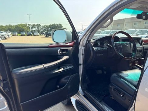 Used 2011 Lexus LX 570 4WD image 9