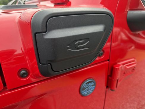 Used 2022 Jeep Wrangler Unlimited Rubicon 4xe w/ Cold Weather Group AWD/4WD image 8