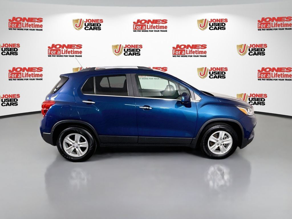 Used 2020 Chevrolet Trax LT w/ LT Convenience Package FWD image 16