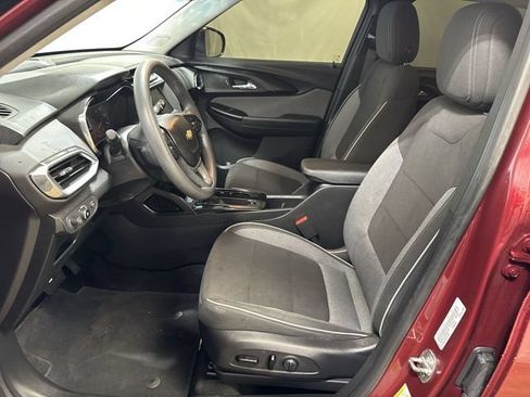 Used 2022 Chevrolet TrailBlazer LT w/ LPO, Blackout Package FWD image 10