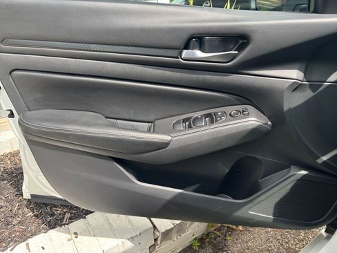 Used 2025 Nissan Altima 2.5 SV FWD image 18