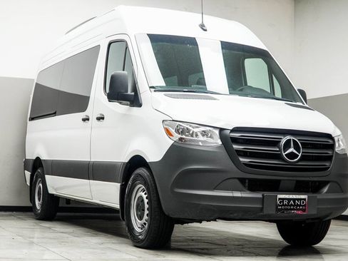 Used 2024 Mercedes-Benz Sprinter 2500 image 4