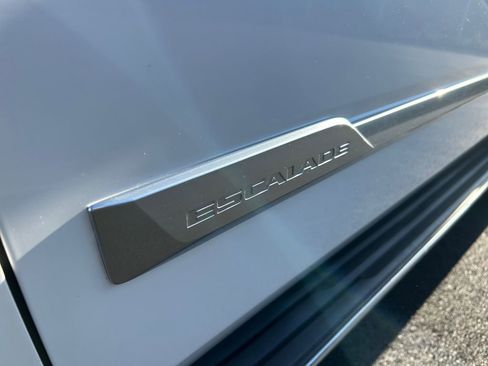 Used 2020 Cadillac Escalade Luxury AWD/4WD image 31