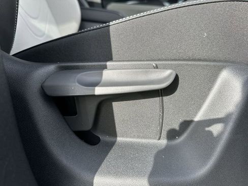 New 2026 Volkswagen Tiguan SE image 31