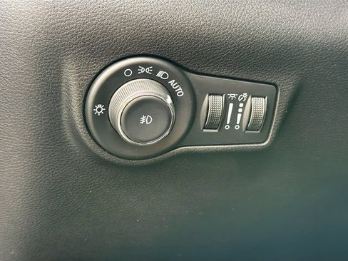 Used 2024 Jeep Compass Latitude AWD/4WD image 11