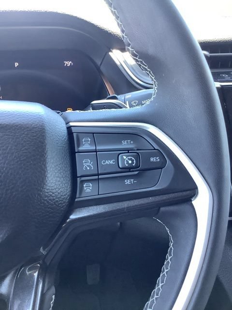 Used 2023 Jeep Grand Cherokee Laredo AWD/4WD image 28