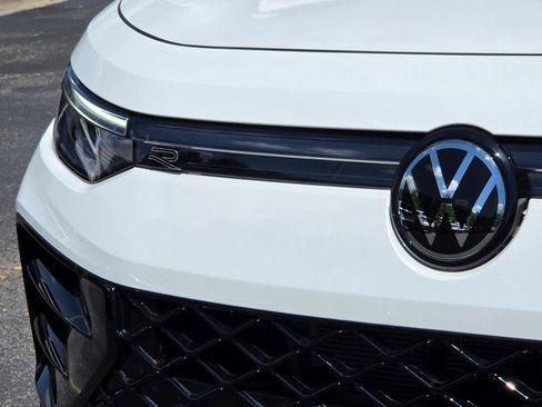 Certified 2025 Volkswagen Tiguan SE R-Line AWD/4WD image 11