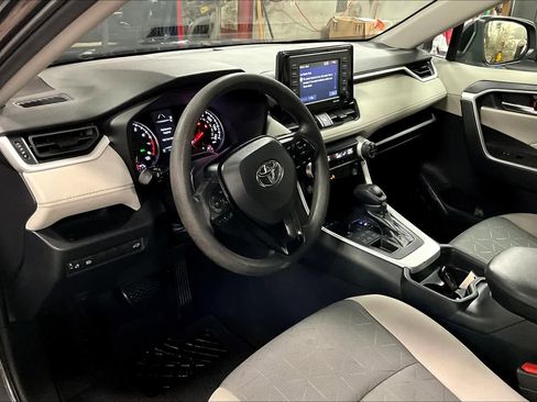 Used 2020 Toyota RAV4 XLE w/ Convenience Package image 16