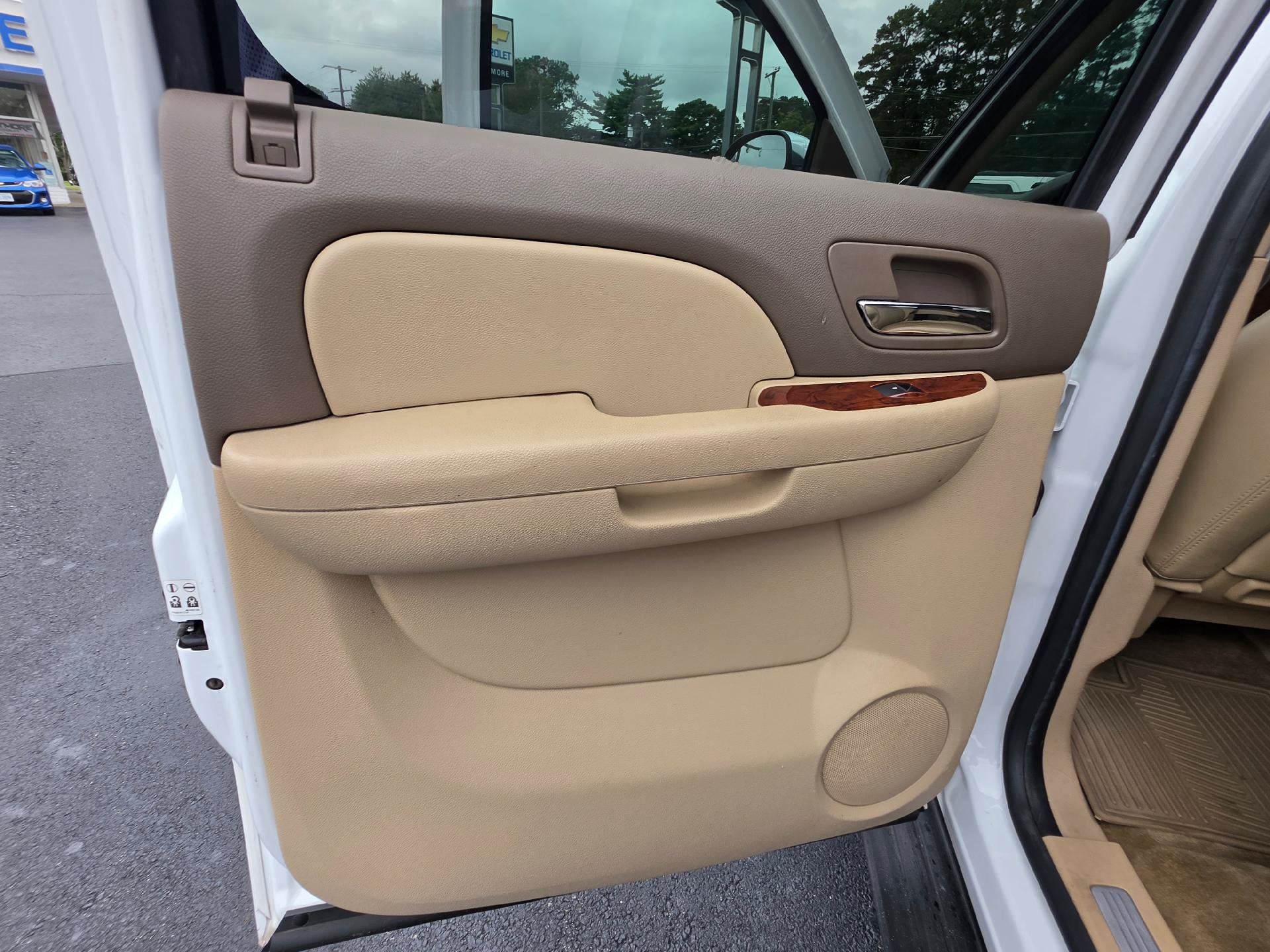 Used 2014 Chevrolet Suburban LTZ AWD/4WD image 15