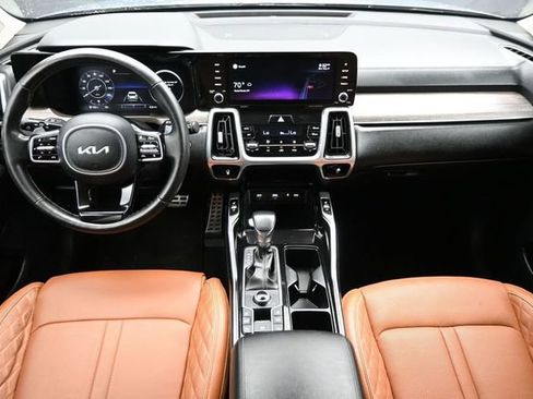 Used 2022 Kia Sorento SX Prestige w/ Rust Color Package AWD/4WD image 17