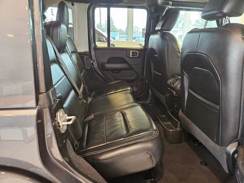 Used 2018 Jeep Wrangler Unlimited Sahara image 29