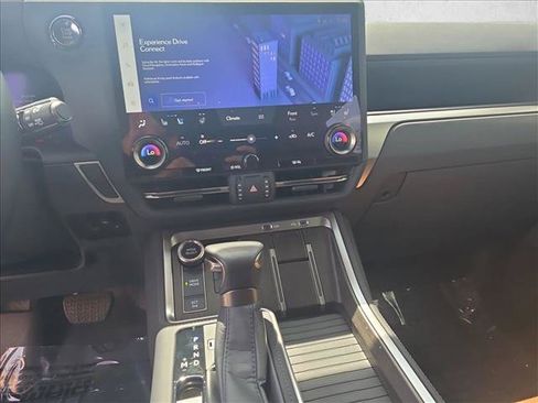 Used 2025 Lexus GX 550 w/ Cold Area Package AWD/4WD image 14