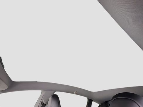 Used 2023 Tesla Model Y Long Range image 13