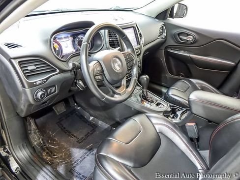 Used 2019 Jeep Cherokee Trailhawk AWD/4WD image 11