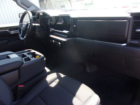Used 2023 Chevrolet Silverado 1500 LT AWD/4WD image 15