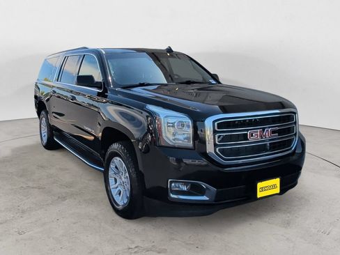 Used 2016 GMC Yukon XL SLT w/ Open Road Package AWD/4WD image 3