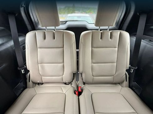 Used 2018 Ford Explorer XLT w/ Equipment Group 202A AWD/4WD image 23