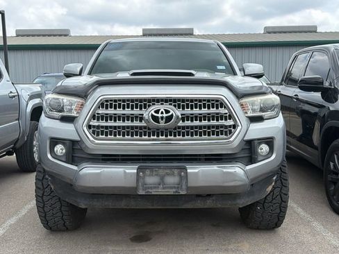 Used 2017 Toyota Tacoma TRD Sport image 2