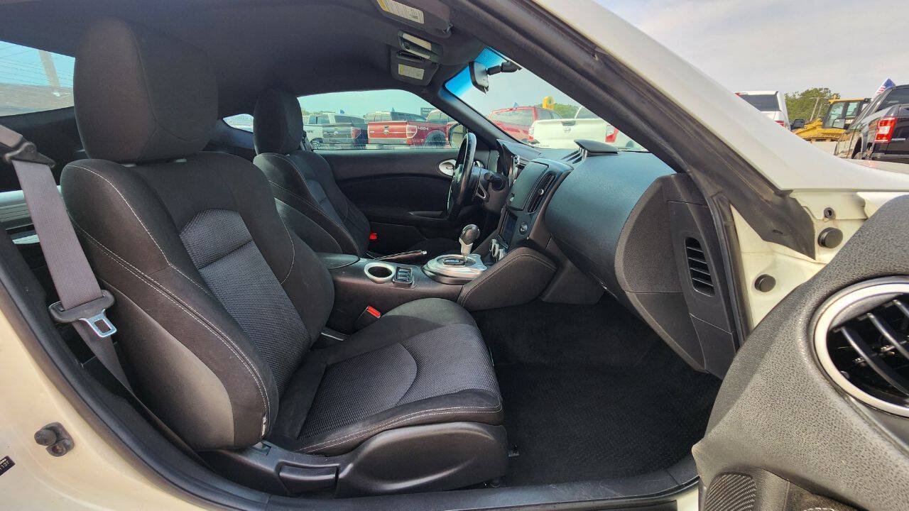 Used 2013 Nissan 370Z Coupe RWD image 15