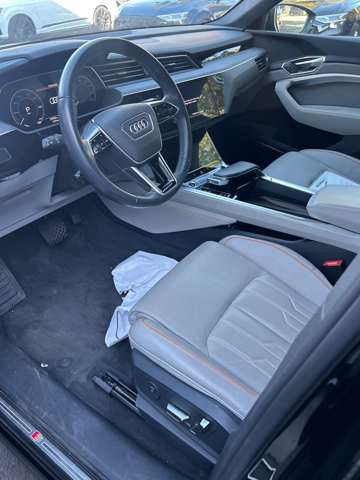 Used 2024 Audi Q8 e-tron Prestige w/ Prestige Package AWD/4WD image 2