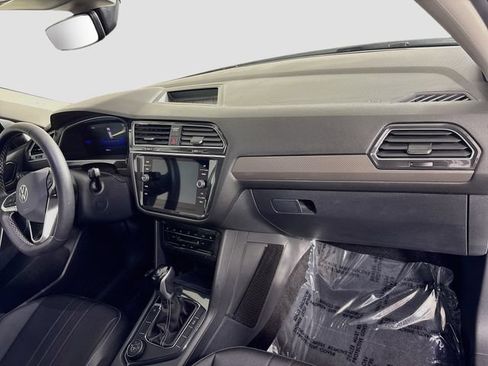 Used 2023 Volkswagen Tiguan SE AWD/4WD image 32
