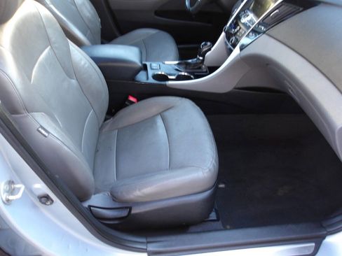Used 2011 Hyundai Sonata Limited w/ Navigation Pkg 5 image 7