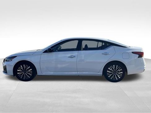 Used 2025 Nissan Altima 2.5 SV image 4