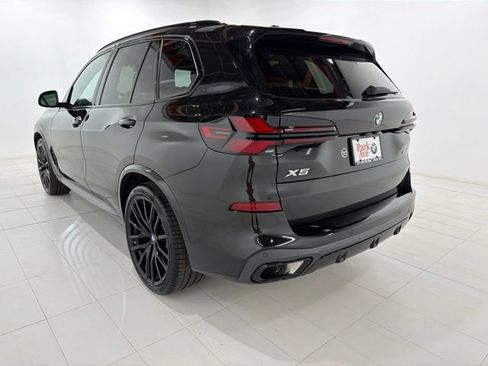 Used 2025 BMW X5 xDrive40i w/ M Sport Package AWD/4WD image 3