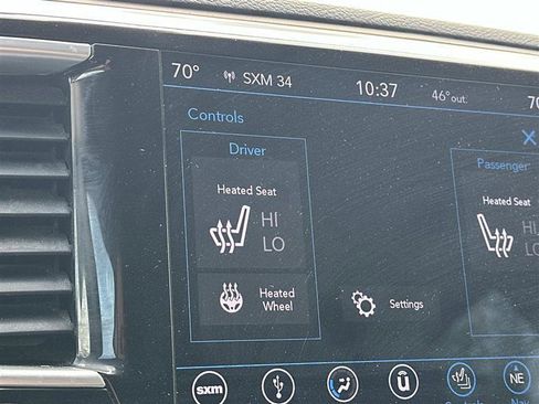 Used 2018 Chrysler Pacifica Touring-L Plus FWD image 17