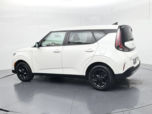 Certified 2025 Kia Soul LX w/ LX Technology Package FWD image 5