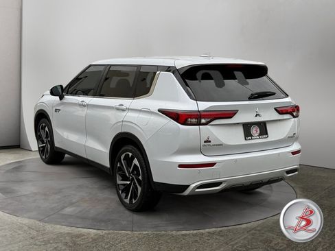 Used 2024 Mitsubishi Outlander SE image 5