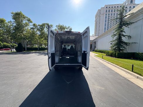 Used 2025 RAM ProMaster 2500 w/ Convenience Group image 27