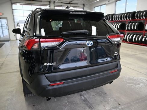 Used 2019 Toyota RAV4 LE image 6