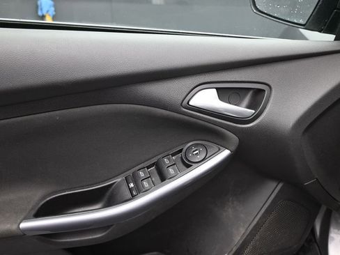 Used 2014 Ford Focus Titanium FWD image 16
