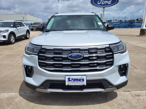 New 2026 Ford Explorer Active RWD image 18