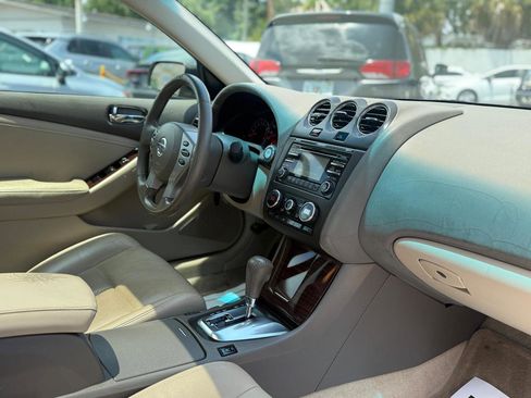Used 2012 Nissan Altima 3.5 SR w/ Sport Pkg FWD image 11