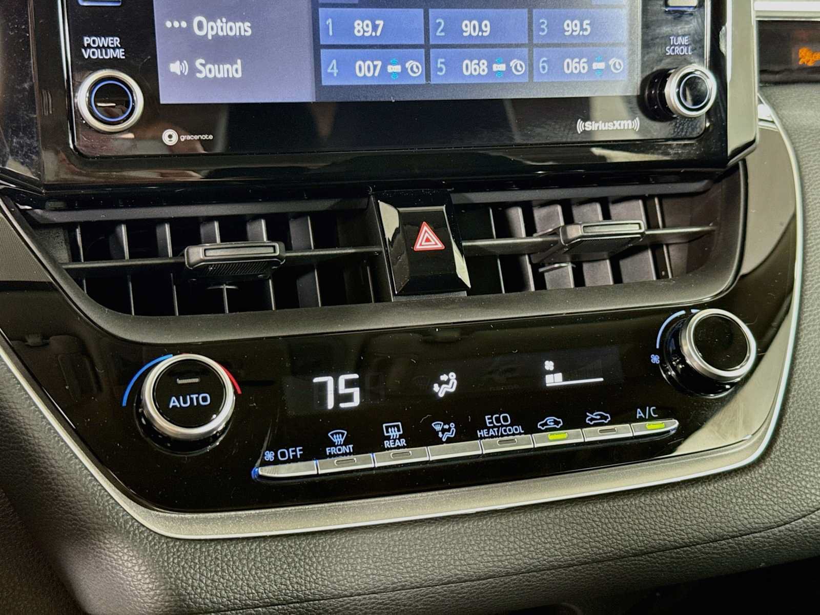 Used 2022 Toyota Corolla LE FWD image 15