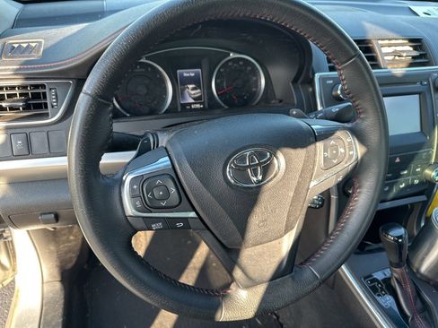Used 2017 Toyota Camry SE image 11