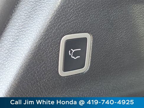 Used 2024 Chrysler Pacifica Touring-L w/ S Appearance Package image 15