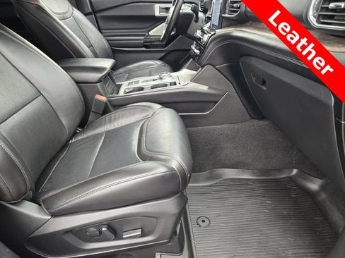 Used 2023 Ford Explorer Platinum w/ Technology Package RWD image 13