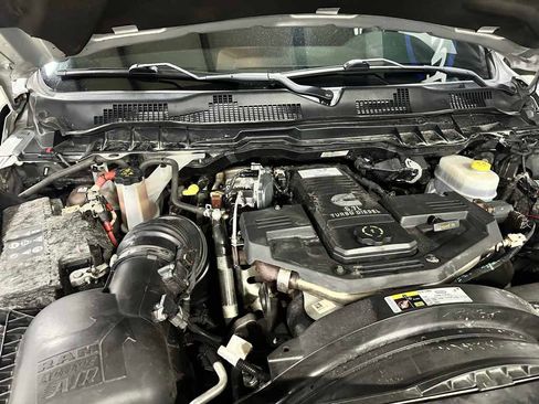 Used 2018 RAM 3500 Tradesman w/ Chrome Appearance Group image 33