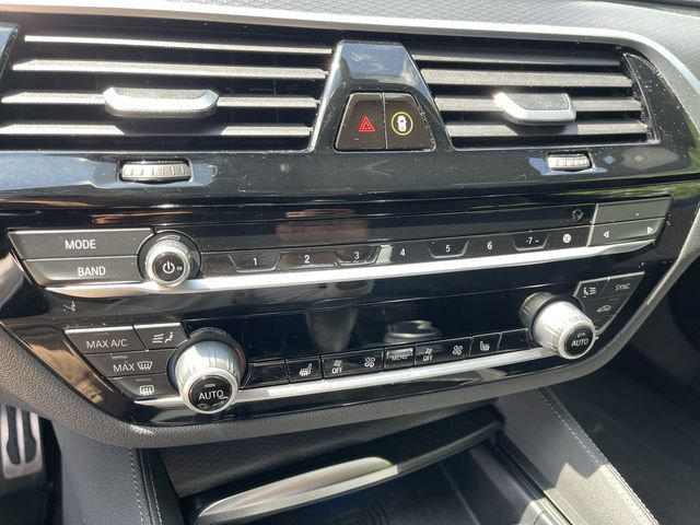 Used 2022 BMW 530e xDrive w/ Premium Package AWD/4WD image 19