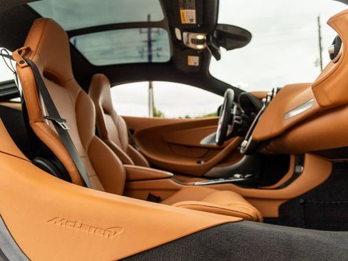 Used 2023 McLaren GT RWD image 34