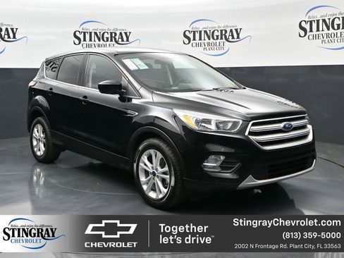 Used 2017 Ford Escape SE image 1