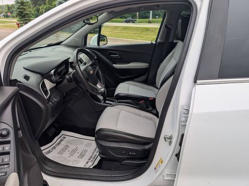 Used 2017 Chevrolet Trax LT w/ LT Convenience Package FWD image 15