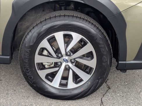 Used 2024 Subaru Outback Premium AWD/4WD image 11