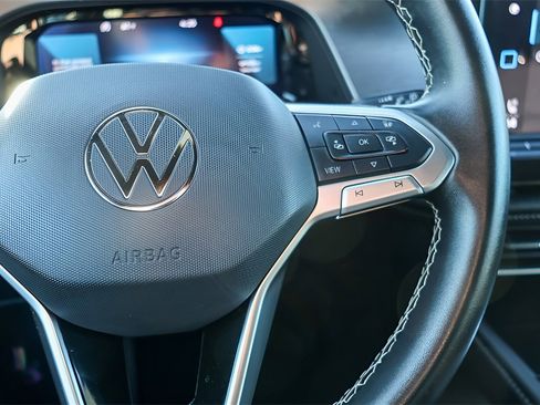 Used 2025 Volkswagen Atlas Cross Sport SE image 13