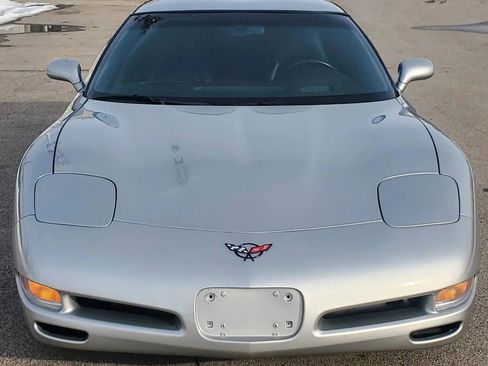 Used 2004 Chevrolet Corvette Coupe w/ Preferred Equipment Group image 4