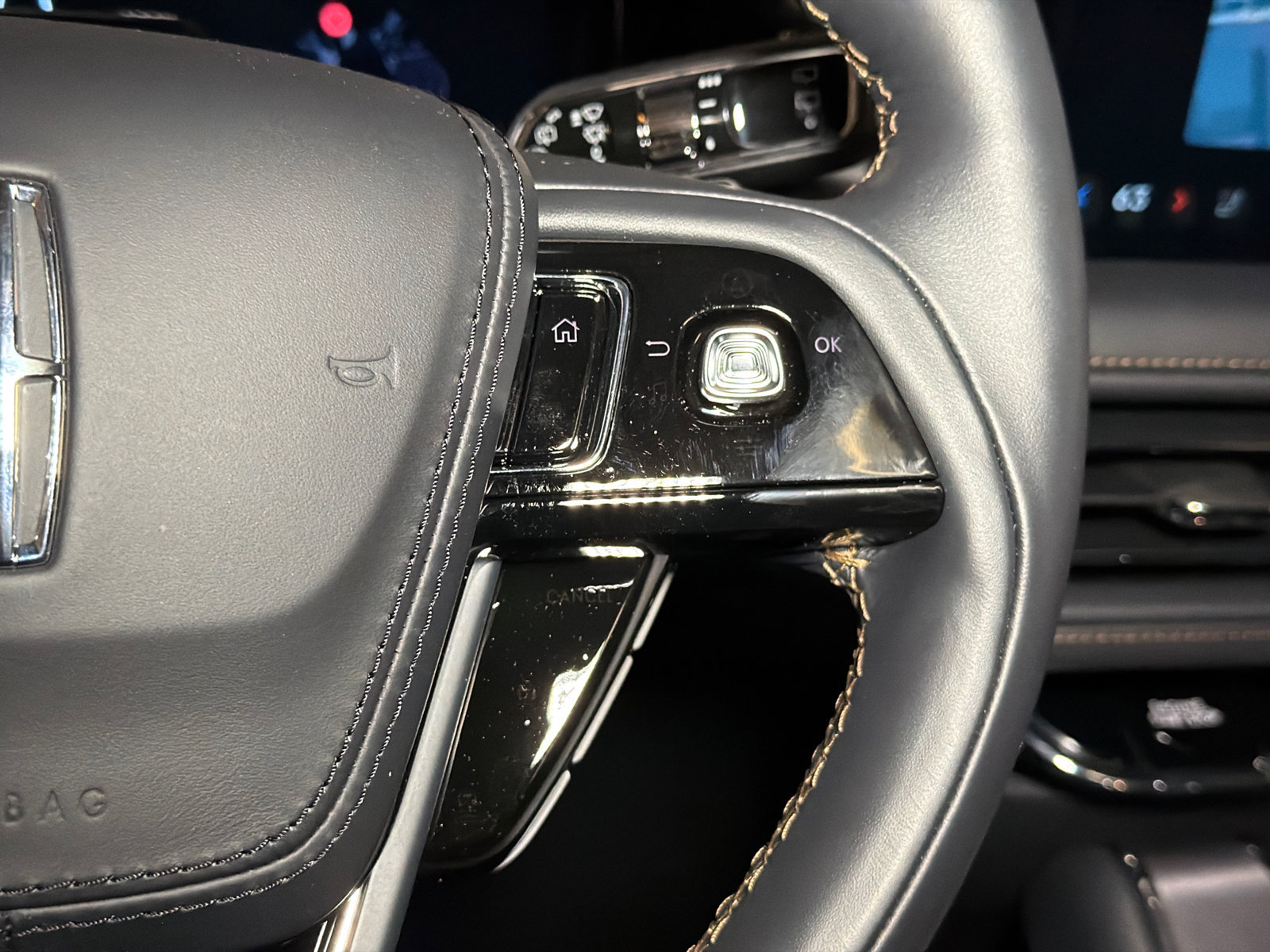 New 2026 Lincoln Aviator AWD w/ Jet Appearance Package image 24
